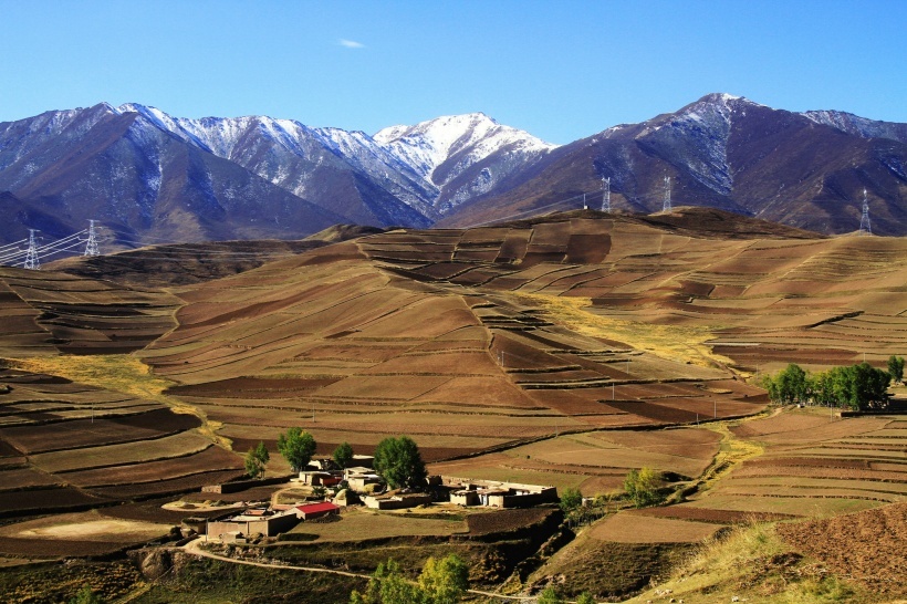 黄土高原夜月下,甘肃大地吟唱情